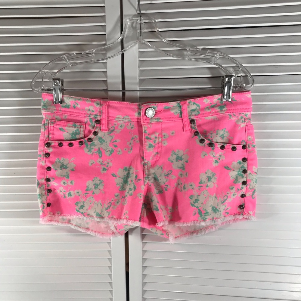 Short shorts in beautiful colors